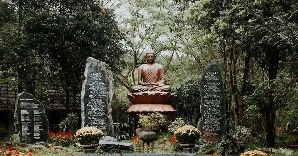 Huyen Khong Son Thuong Pagoda
