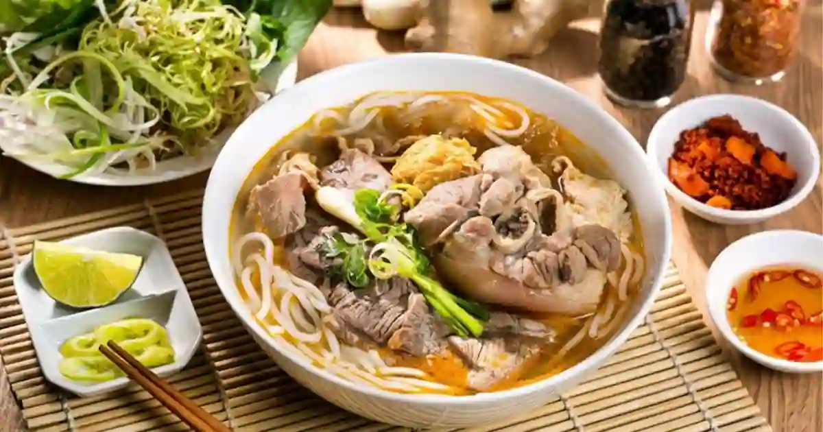 Must-try dishes when coming to Hue